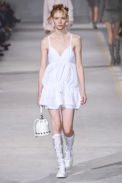 Look 32